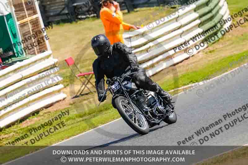 Vintage motorcycle club;eventdigitalimages;mallory park;mallory park trackday photographs;no limits trackdays;peter wileman photography;trackday digital images;trackday photos;vmcc festival 1000 bikes photographs